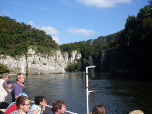 Fahrt auf der Donau nach Kloster Weltenburg, Donaudurchbruch 